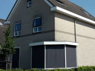 Voorzie de woning van de nodige zonwering met screens in Schoonhoven